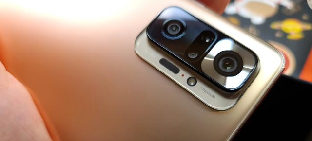 Redmi Note 10 Pro: Camera captează foarte multă lumină şi detalii, se descurcă bine după apus