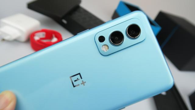 <b>OnePlus livrează prima actualizare software pentru smartphone-ul Nord 2 5G, cu îmbunătățiri de sistem, conectivitate, cameră</b>La doar câteva zile distanță de la anunțul oficial iată că OnePlus Nord 2 5G primește deja prima sa actualizare software. Vorbim aici despre build-ul cu numele OxygenOS 11.3.A.05 care aduce o numire similară cu sistemul Oppo