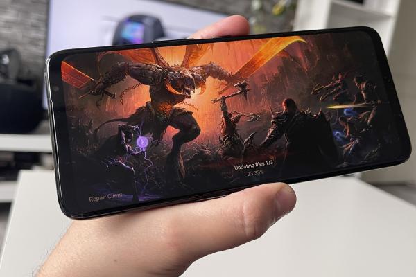 ASUS ROG Phone 7 Ultimate: 1ms și rată de refresh de 165Hz, pentru jocurile viitorului