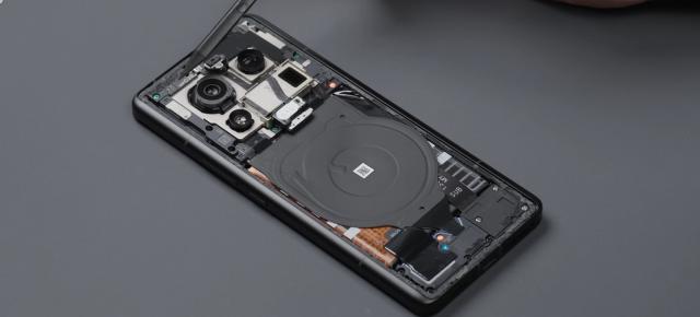Xiaomi 13 Ultra este disecat: Vedem mecanismul care închide diafragma camerei foto și sistemul ingenios de răcire (Video)