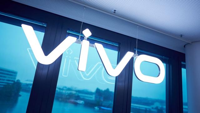 <b>vivo nu mai vinde telefoane în Germania din cauza procesului intentat de Nokia</b>După OPPO, acum şi vivo este afectată de procesul pe bază de brevete intentat de Nokia. De mai bine de un an OPPO se luptă cu Nokia şi a avut telefoanele sale, dar şi cele OnePlus blocate la vânzare în Germania. Acum tribunalul 