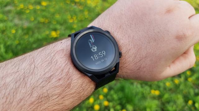 <b>Am testat Blackview R8 Pro! Iată ce poate face un smartwatch de aproximativ 200 lei</b>Pe masa mea de teste a ajuns recent un smartwatch accesibil. Este vorba despre modelul Blackview R8 Pro, unul dintre cele mai noi ceasuri inteligente din portofoliul producătorului chinez. Este o companie relativ nouă, de 9 ani activând pe piața