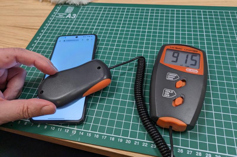 Luminozitate display OPPO Find N2 Flip și ecranul văzut la microscop: OPPO-Find-N2-Flip_010.jpg