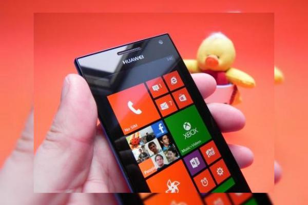 Review Huawei Ascend W1: Windows Phone 8 midrange care se remarcă doar prin baterie (Video)