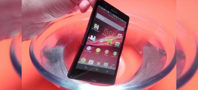 Review Sony Xperia Z: design elegant din sticlă, terminal performant, dar camera și ecranul sub așteptări (Video)