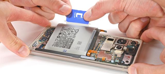 Bateria lui Samsung Galaxy S24 va fi bazată pe o tehnologie folosită în industria automobilelor electrice (zvon)