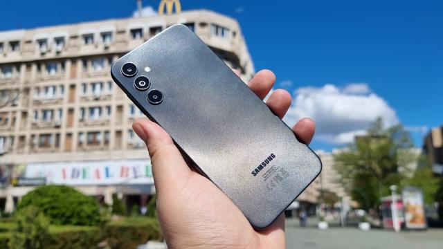 <b>Am testat Samsung Galaxy A14 5G, probabil cel mai bine vândut smartphone cu Android din 2023</b>Primăvara anului 2023 a sosit cu noi smartphone-uri midrange în portofoliul Samsung. În luna martie soseau pe masa noastră de teste modelele Samsung Galaxy A54 5G, A34 5G, dar și Galaxy A14 5G. Ultimul menționat e și cel mai accesibil costând undeva