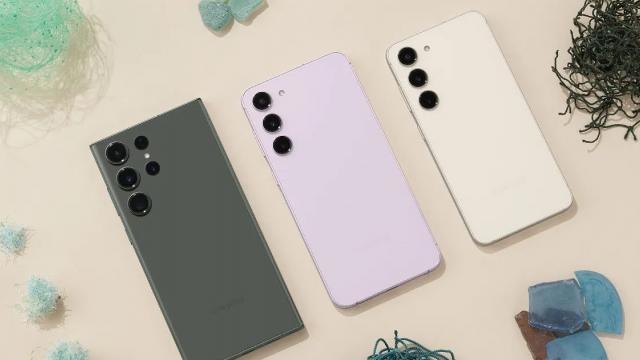 <b>Oferta zilei la eMAG: Telefoane, tablete și gadget-uri Samsung cu 10% extra-discount; Voucher-ul funcționează și pentru produsele resigilate!</b>eMAG ne surprinde, oferind 10% extra-discount pentru aproape toate produsele Samsung din portofoliu. Promoția e valabilă doar astăzi, iar codul „SAMSUNG” aplicat pe coș în aplicația mobilă a retailerului îți aduce o reducere considerabilă. Dacă voiai