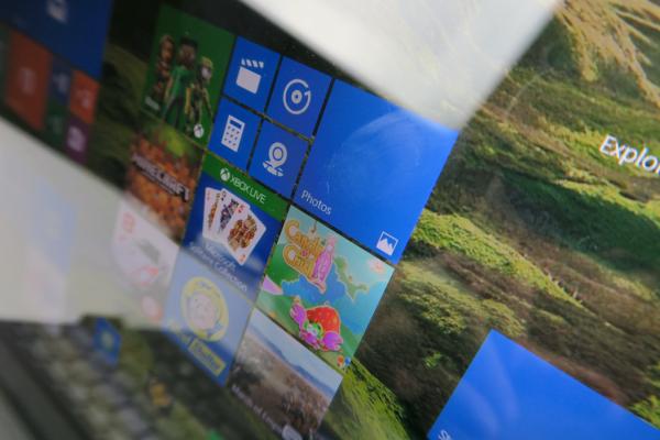 Acer Switch 3: Display clar, cu luminozitate OK, dar nu la soare