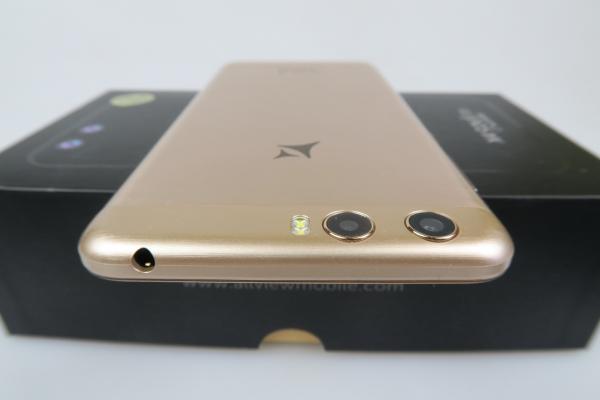 Allview X4 Soul Lite Unboxing: telefon accesibil cu cameră duală şi Bokeh, gata să ajungă la concurs (Video)