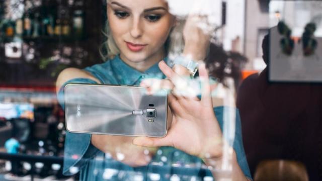 <b>Asus ZenFone 4 (ZE554KL) apare în GeekBench cu dotări atractive; procesor Snapdragon 660 și 4 GB RAM!</b>O apariție inedită la sfârșit de săptămână este și cea a lui Asus ZenFone 4, terminal listat cu dotări destul de atractive. Vom avea 4 GB RAM și puternicul procesor upper mid-range numit Qualcomm Snapdragon 660, iar ca sistem de operare Android Nougat