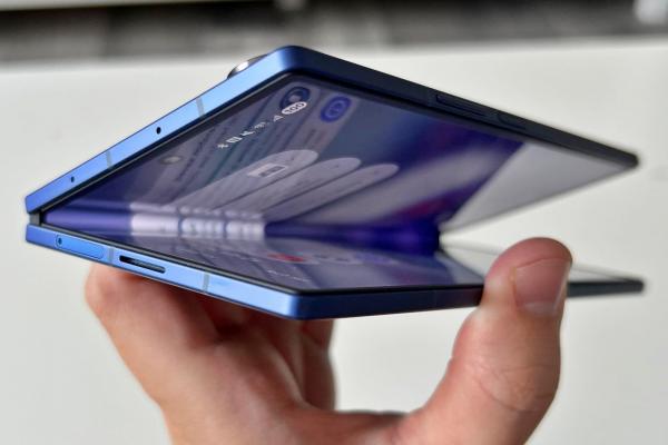 Samsung depășește din nou Apple la livrările globale de smartphone-uri; Galaxy Z Fold7 joacă un rol cheie