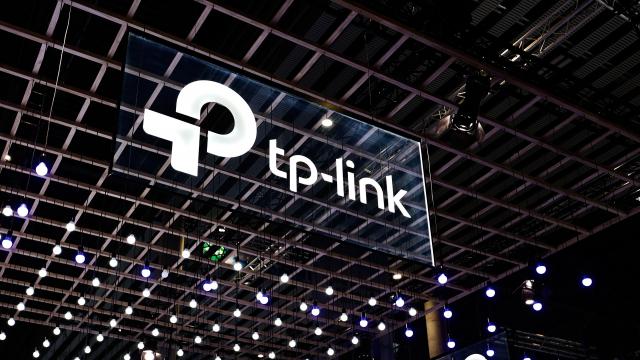 <b>TP-Link, din nou în vizorul SUA; Routerele ar putea fi interzise din motive de securitate națională</b>TP-Link, compania care domină piața americană de routere cu o cotă de aproximativ 65%, ar putea fi complet interzisă în SUA. Propunerea vine din partea Departamentului Comerțului și este susținută de mai multe agenții federale, inclusiv Departamentele