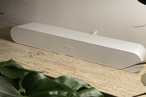 Sonos anunță Ray - cel mai accesibil soundbar al companiei vine cu 4 amplificatoare digitale, 2x tweetere și DTS Digital Surround