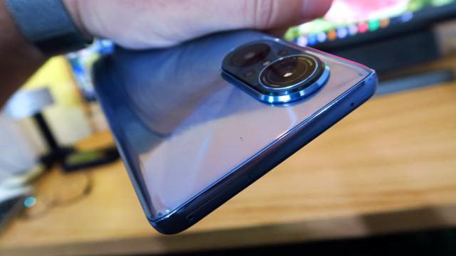 <b>Huawei Nova 9 SE: Hardware midrange cu un plus la cameră, o premieră pentru Huawei</b>Huawei Nova 9 SE este un smartphone midrange prin definiţie şi deşi aparţine acestei zone, tocmai el a fost ales de către Huawei pentru a inaugura camera de 108 megapixeli. Până la camera totuşi trecem prin ecranul IPS LCD de 6.78 inch cu rezoluţie FHD+