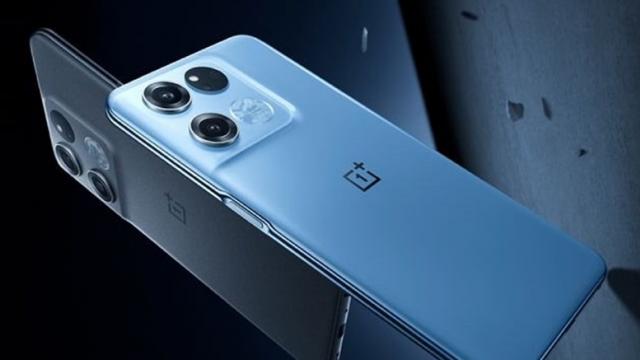 <b>Primele imagini oficiale cu OnePlus Ace Racing Edition sunt aici; Telefonul va debuta pe 17 mai</b>Cu doar câteva zile în urmă vă prezentam într-un articol primele fotografii reale cu OnePlus Ace Racing Edition, telefon cu dotări mai lite decât OnePlus Ace, variantă deja lansată în China și global sub numele de OnePlus 10R. Astăzi revenim 