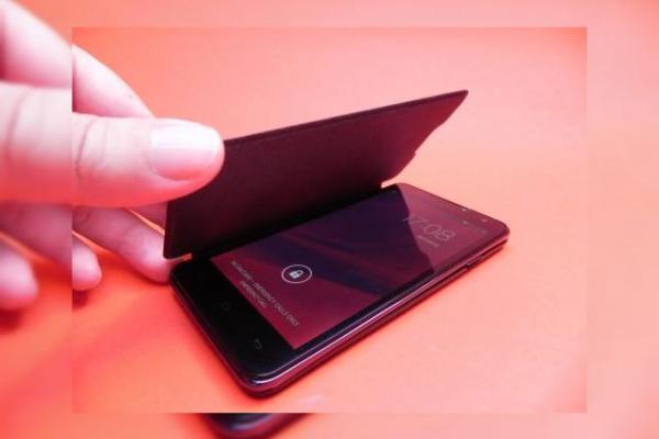 Review Prestigio Multiphone 5044 Duo: design atractiv, performante bune, calitate audio (Video)