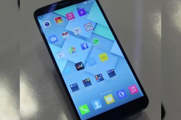 IFA 2013: Alcatel One Touch Hero hands on - phablet de 6 inch cu interfață ce amintește de iOS 7 (Video)