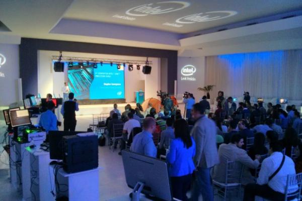 Ce noutăți pe telefoane mobile ne-a pregătit Intel România?