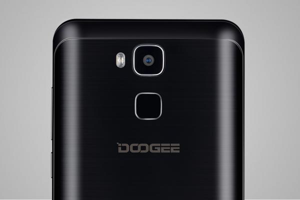 Doogee Y6 este un phablet metalic cu display de 5.5 inch ce costă doar 99.99 dolari; vine cu 2 GB RAM și procesor octa-core
