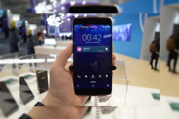 MWC 2016: Alcatel Idol 4S prezentare hands-on - Alcatel/TCL trece la categoria grea printr-un flagship cu design similar cu al lui Galaxy S7