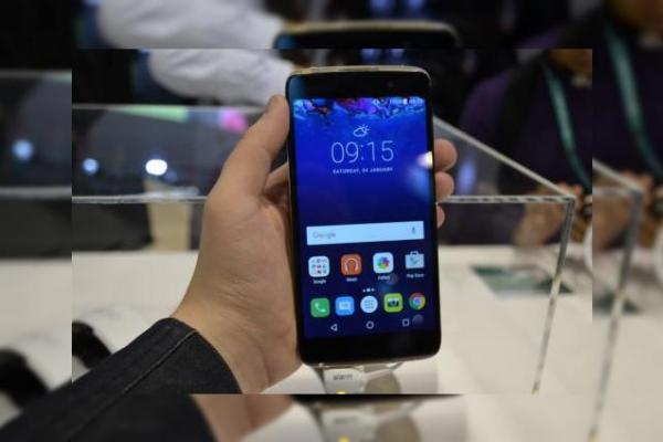 MWC 2016: Alcatel Idol 4 prezentare hands-on - midrange cu aspiraţii de high end, cu difuzoare frontale stereo, design premium