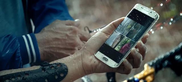 Samsung Galaxy S7 Edge primeşte un clip promoţional oficial, care confirmă rezistența la apă şi suportul pentru încărcare wireless (Video)