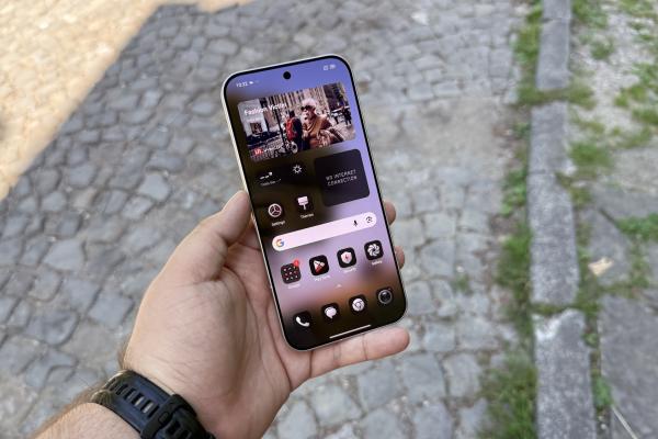 Leica Leitzphone by Xiaomi: Display generos, imersiv, bine calibrat și luminos