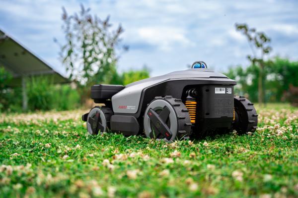 Roborock RockMow Z1 LiDAR Review: Grădinarul robotizat care mută tehnologia inteligentă de pe parchet direct pe gazon, 4x4 și cu navigare laser