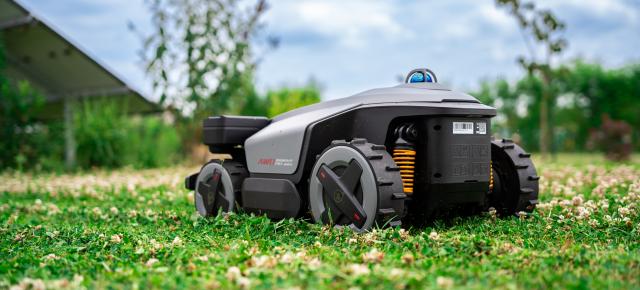 Roborock RockMow Z1 LiDAR Review: Grădinarul robotizat care mută tehnologia inteligentă de pe parchet direct pe gazon, 4x4 și cu navigare laser