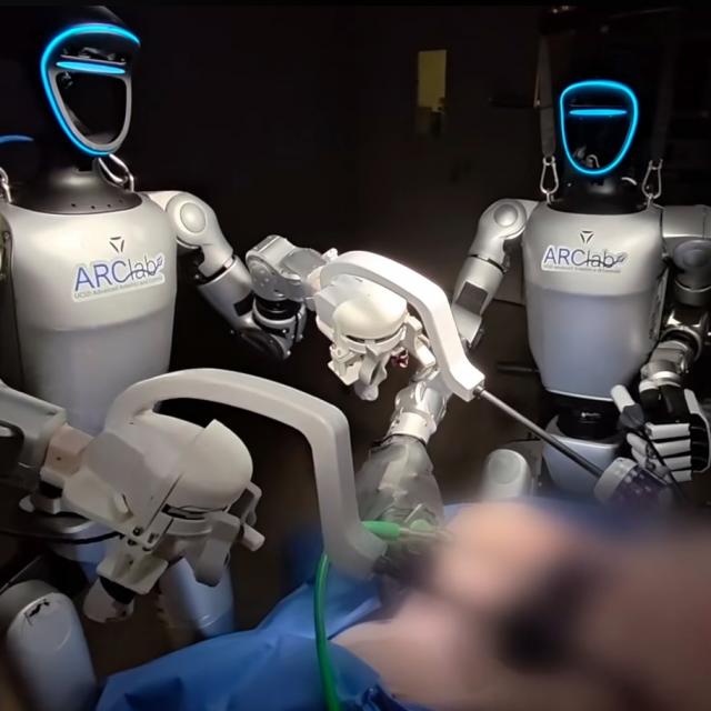 Premiera medicală: robot umanoid a efectuat operația de îndepărtare a vezicii biliare