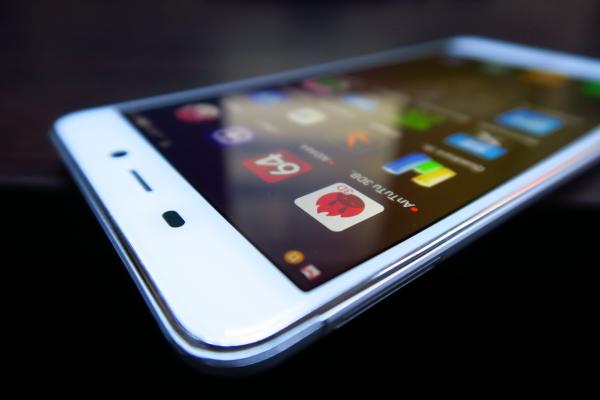 Nubia N1: Benchmark-uri rezonabile pentru Helio P10, aspectul grafic e destul de modest totuși
