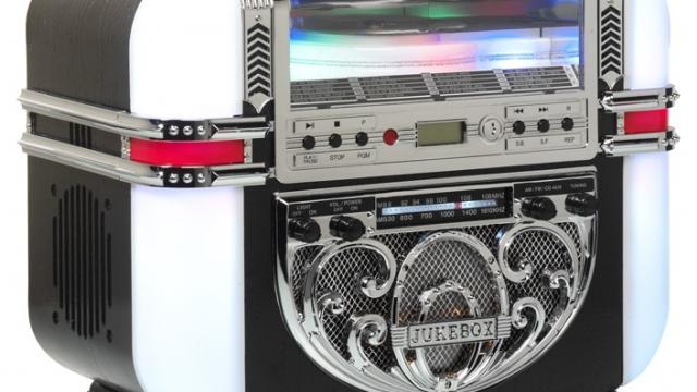 <b>Turul Magazinelor #159: Turul Multimedia la putere, cu tonomat, boombox, headset VR cu două antene speciale şi un televizor la superofertă</b>Mijlocul de săptămână ne aduce un tur cu adevărat multimedia. Avem aici incluse pe lista de recomandări numeroase produse interesante, de la un tonomat și până la un headset VR. De asemenea, există aici și un televizor la o ofertă ce nu merită ratată