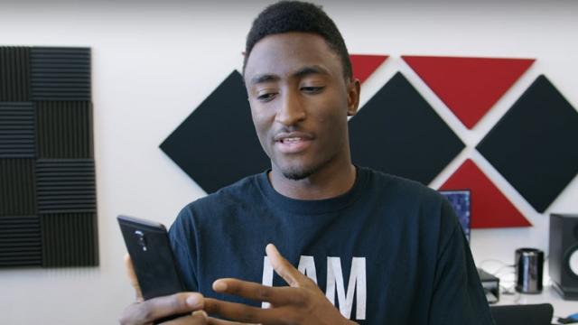 <b>OnePlus 3T Midnight Black primește un unboxing din partea lui MKBHD; telefonul va fi pus în vânzare la noapte pe plan european!</b>Săptămâna trecută cei de la OnePlus au anunțat oficial lansarea unei versiuni pe negru mat pentru modelul 3T, variantă ce vine la scurt timp după ce aflam că firma chineză a lansat un model special împreună cu francezii de la collete. Acesta din urmă