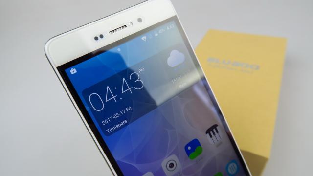 <b>Bluboo Picasso 4G Unboxing: Telefon cu spate arătos la sub 100 de dolari (Video)</b>După ce am luat contact cu branduri inedite din China, ca Mstar, Ulefone, UMi sau Cube, iată că acum descoperim Bluboo. Scoatem din cutie mai jos telefonul Bluboo Picasso 4G, un telefon compact cu ecran de 5 inch şi spate inedit. Se remarcă şi prin..