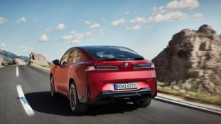 BMW iX4 debutează cu până la 828 km autonomie, încărcare la 400 kW și o versiune de 612 CP