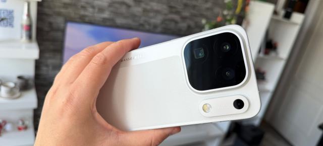 OPPO Find X10 Pro Max: Design de cameraphone, curat, discret și sofisticat