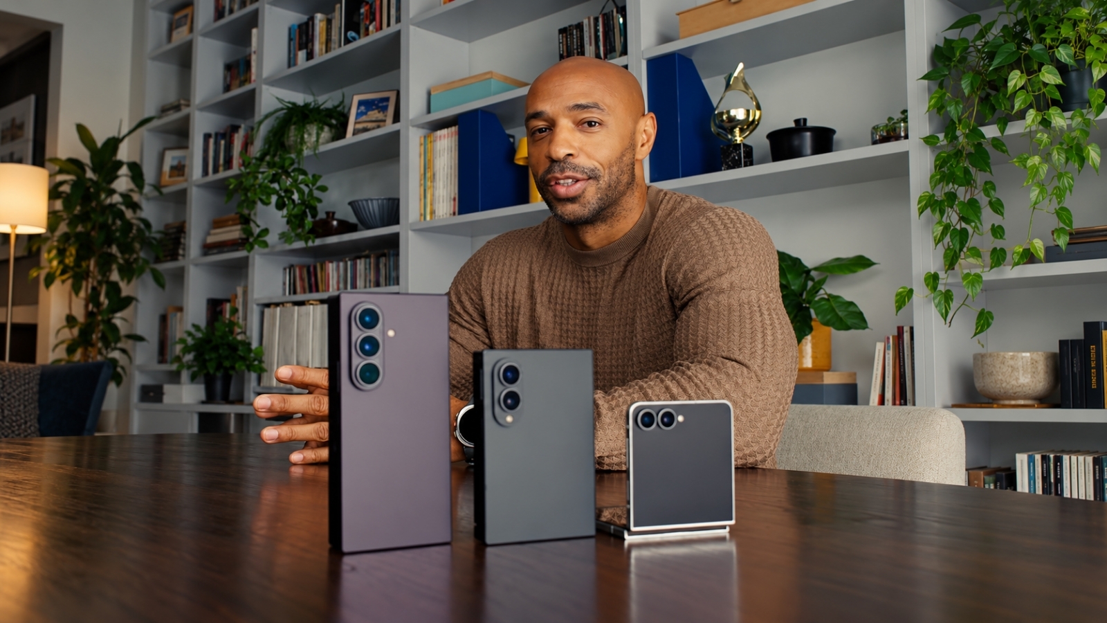 Thierry Henry devine imaginea Samsung Galaxy Z Fold8, Fold8 Ultra și Flip8
