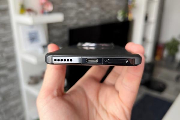 Honor Magic7 Pro: Difuzoarele stereo își fac treaba în orice condiții și avem AI pentru apeluri fără cusur