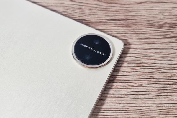 HUAWEI MatePad Pro 13.2 PaperMatte: Camera selfie e vedeta, deși avem un setup potent și în spate