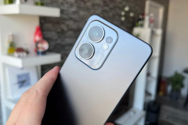 OPPO Reno13 F: Cameră excelentă la selfie-uri și bokeh, AI care te scapă de reflexii + fotografiere sub apă! 