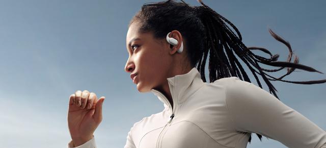 Huawei FreeArc sunt primele căști open ear de la Huawei ce au ataşament tip "cârlig", pentru sportivi