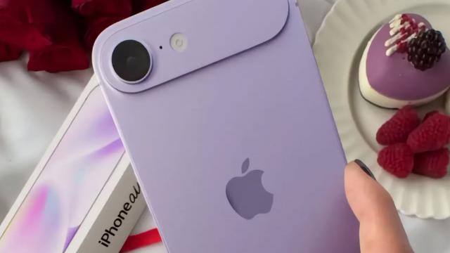 <b>Aşa ar putea arăta iPhone 17 Air! Vedem cel mai realist concept al său</b>iPhone 17 Air, sau iPhone 17 Slim cum a fost cunoscut o perioadă, a fost subiectul a nenumărate zvonuri şi gurile rele spun că el este motivul existenţei unui Galaxy S25 Edge. Ei bine azi vedem poate cel mai realist concept 