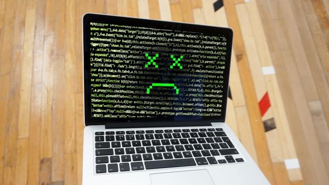 <b>Malware avansat detectat de către Microsoft: XCSSET evoluează și amenință utilizatorii macOS</b>Cercetătorii Microsoft au descoperit o nouă variantă a malware-ului XCSSET, deja utilizată în atacuri. Vorbim despre o actualizare majoră a malware-ului care amenința utilizatorii de macOS. Are mecanisme avansate de persistență, iar atacatorii adoptă stra