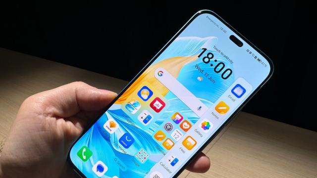 <b>HONOR 400 Lite are specificaţiile şi designul dezvăluite online</b>HONOR 400 este următoarea serie de telefoane midrange pe care HONOR contează pentru a concura cu Galaxy A-urile şi noile realme-uri şi Redmi-uri. La început de an aflam că terminalele vin doar cu CPU Snapdragon, iar acum avem 