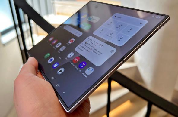 Samsung Galaxy Z Flip7 - Fotografii Hands-On de la evenimente: 2025-07-09-samsung-galaxy-z-fold7-fotografii-hands-on-374516.jpg