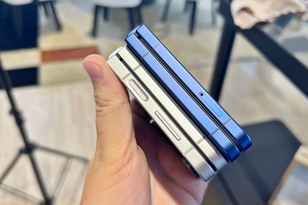 Samsung Galaxy Z Flip7 - Fotografii Hands-On de la evenimente