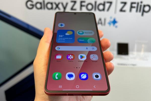 Samsung Galaxy Z Flip7 - Fotografii Hands-On de la evenimente