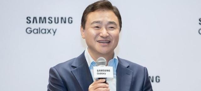 Samsung confirmă dezvoltarea unui telefon triplu-pliabil; Galaxy G Fold ar putea sosi până la finalul acestui an