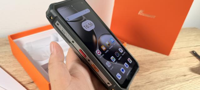 FOSSiBOT F107 Pro Unboxing: Smartphone-ul de aproape un kilogram e aici, cu o baterie de 28.000 mAh, construcție robustă, chiar și lanternă LED integrată